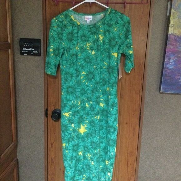 NWT LuLaRoe Women’s Sz. S “Julia” S/S Dress - Picture 1 of 10